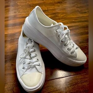 White Converse Chucks platform 9.5 wide